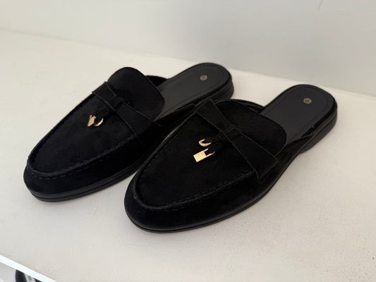 Mules (noir) taille petit prendre taille au dessus